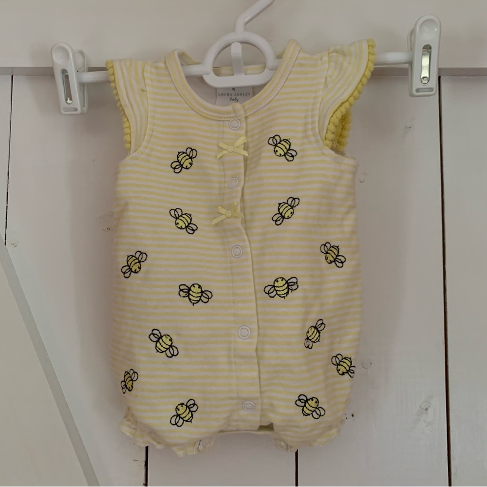 Bee One Piece Bodysuit Onesie Newborn 0M to 3M 0-3M Bee Honeybee Honey Bee